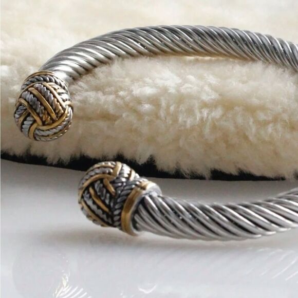European 18k gold plated stainless steel Classic Cable bracelet - Picture 3 of 5